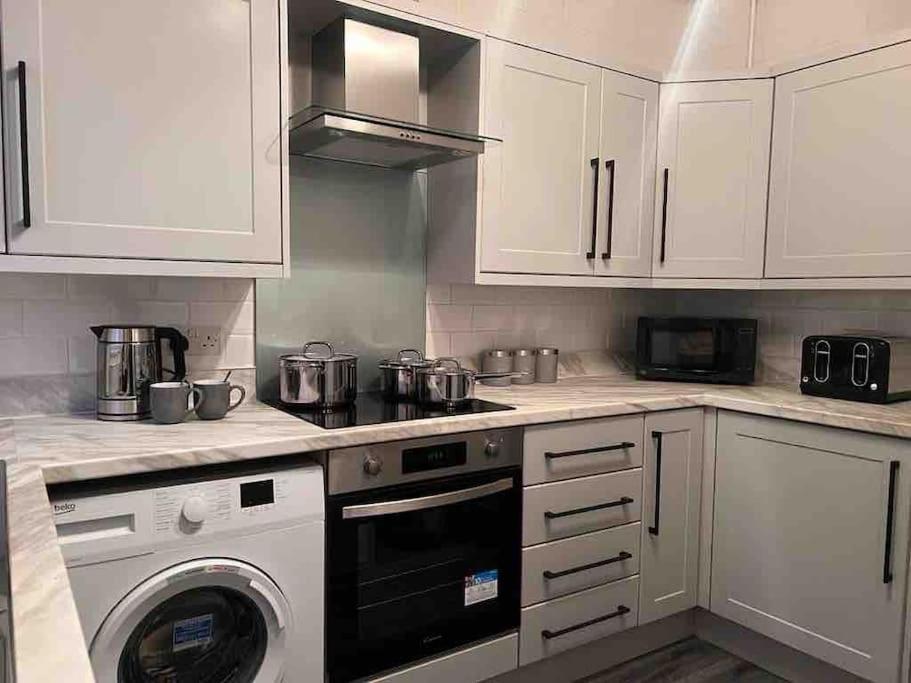Anfield Home Sleeps 5 Close To Lfc Free Parking Liverpool Bagian luar foto