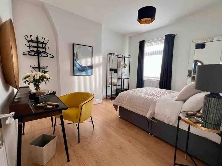 Anfield Home Sleeps 5 Close To Lfc Free Parking Liverpool Bagian luar foto