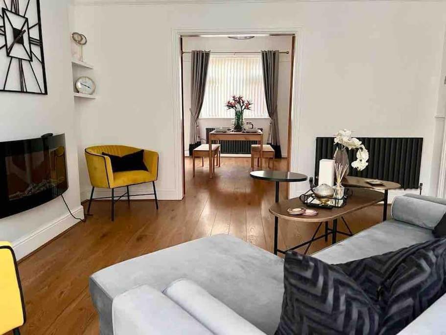 Anfield Home Sleeps 5 Close To Lfc Free Parking Liverpool Bagian luar foto