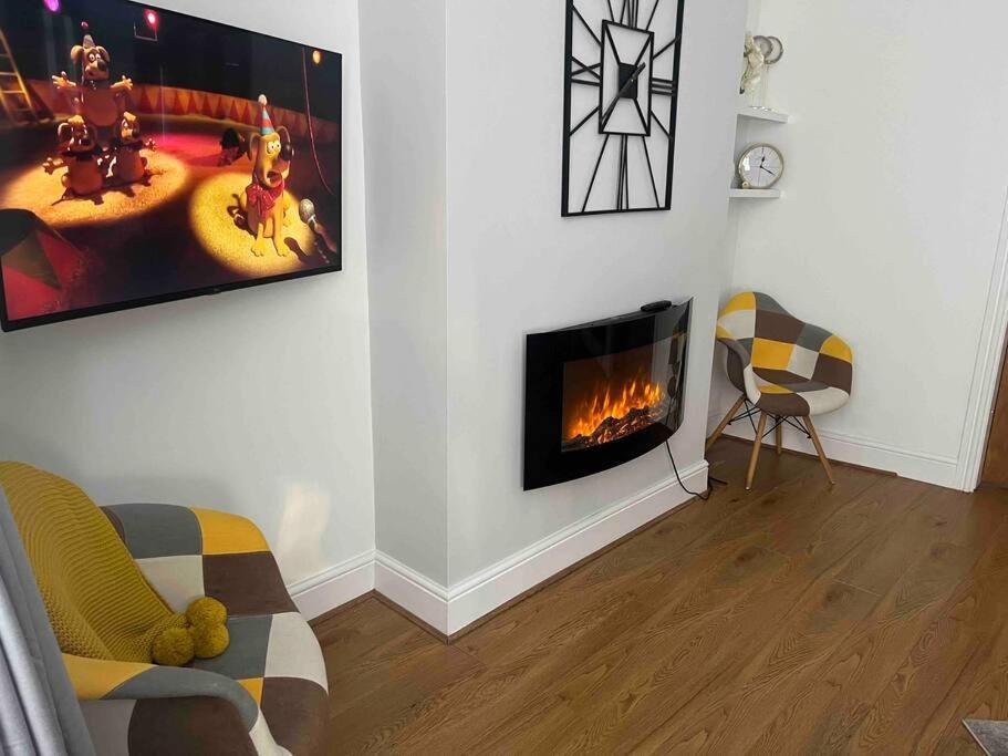 Anfield Home Sleeps 5 Close To Lfc Free Parking Liverpool Bagian luar foto
