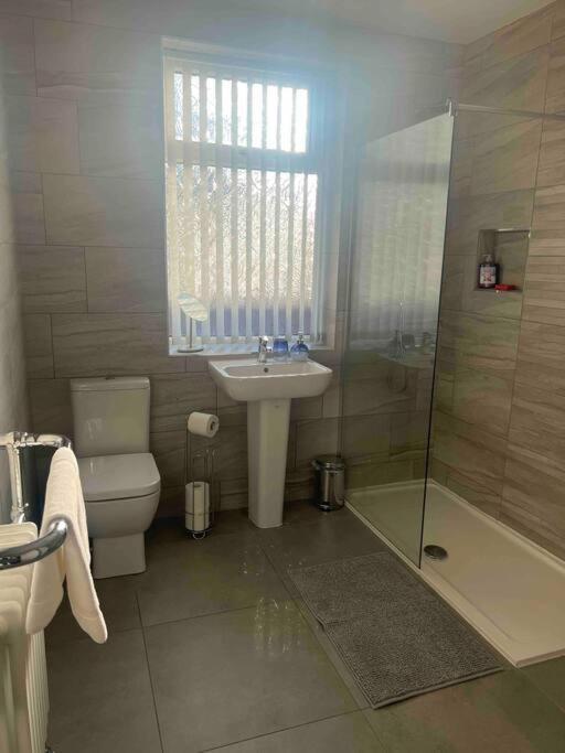 Anfield Home Sleeps 5 Close To Lfc Free Parking Liverpool Bagian luar foto