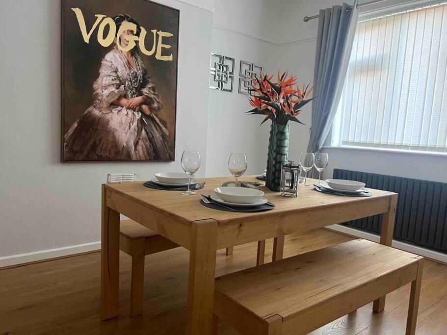 Anfield Home Sleeps 5 Close To Lfc Free Parking Liverpool Bagian luar foto