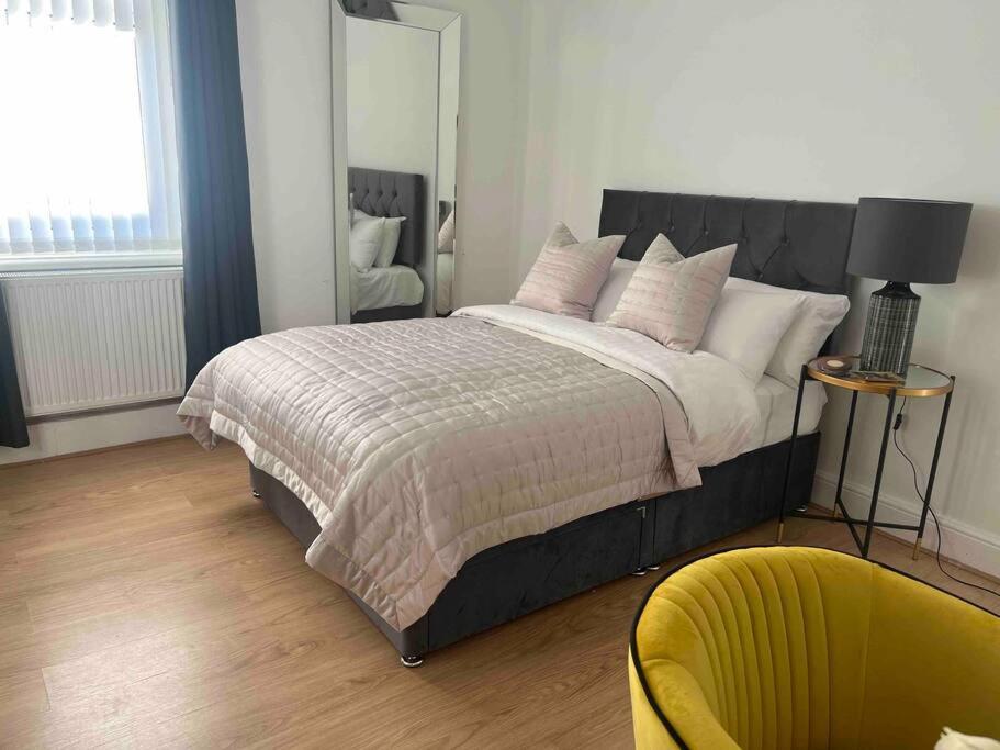 Anfield Home Sleeps 5 Close To Lfc Free Parking Liverpool Bagian luar foto
